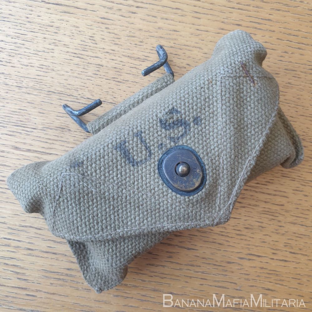 ww2 US army field dressing - first aid pouch & bandage -1942