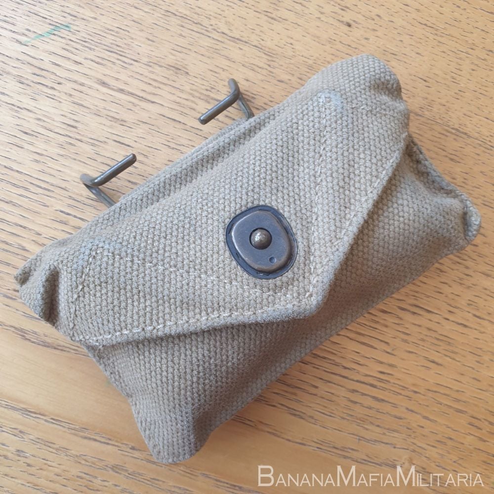 ww2 US army field dressing - first aid pouch & bandage -Undated