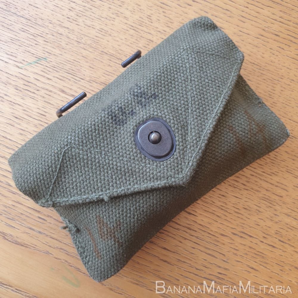 ww2 US army field dressing - first aid pouch & bandage -1945
