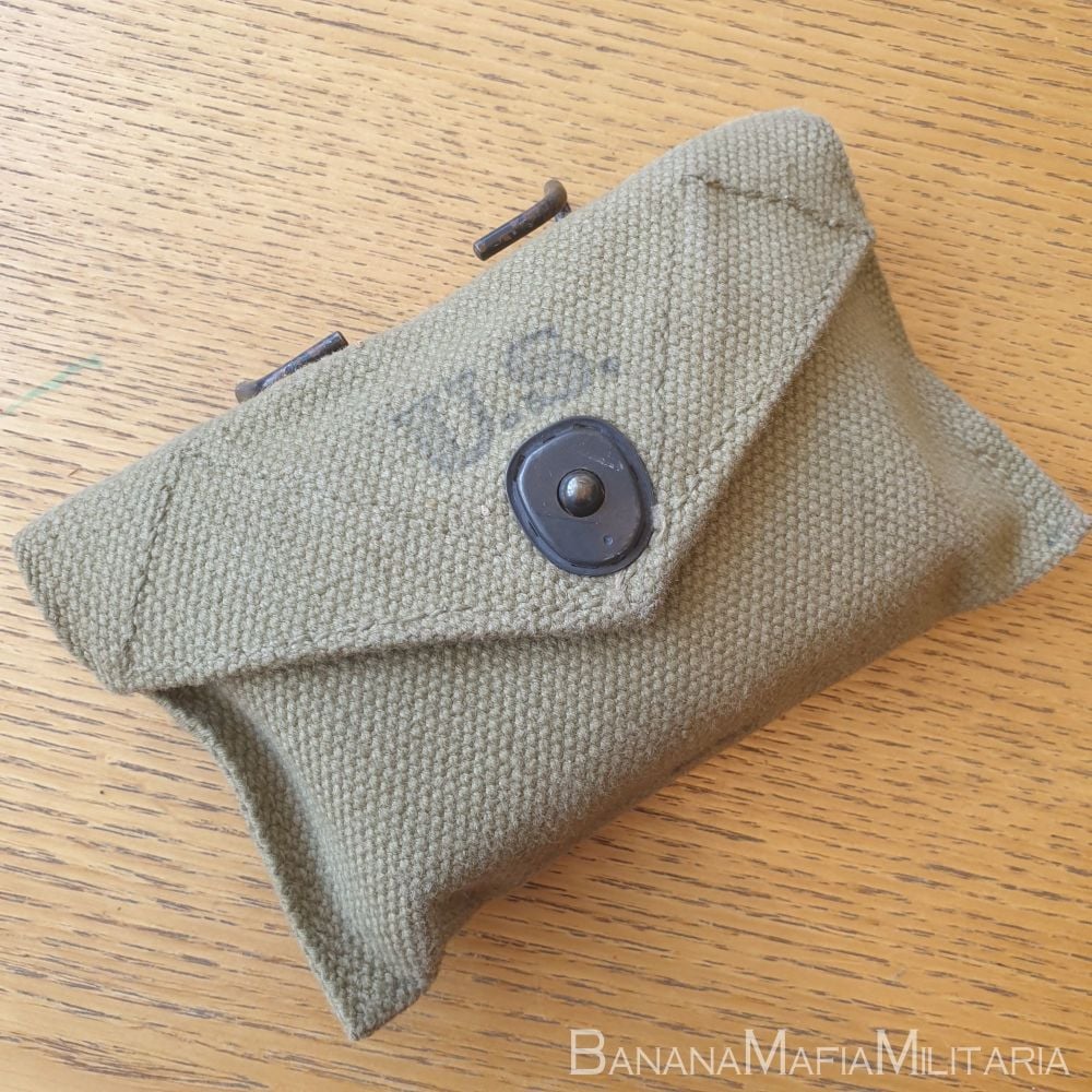 ww2 US army field dressing - first aid pouch & bandage -1943