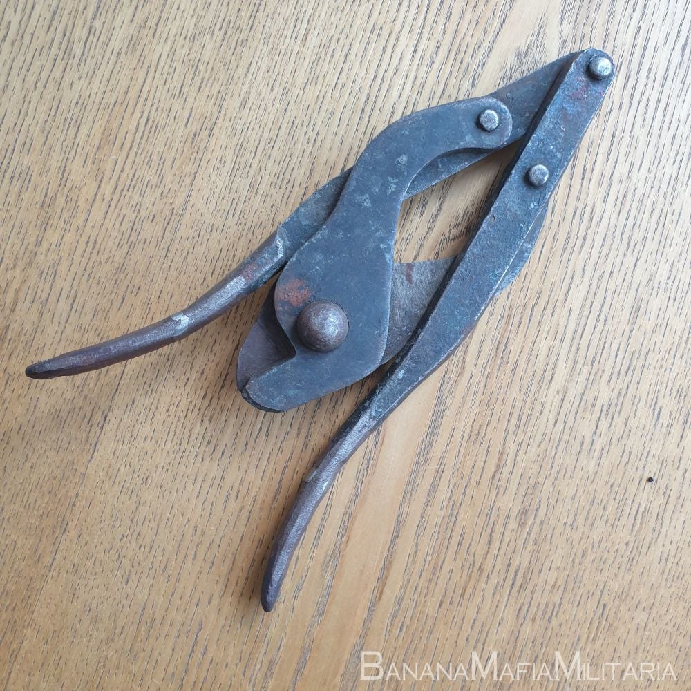British army folding Wire cutters /I marked WW1 & WW2 Type