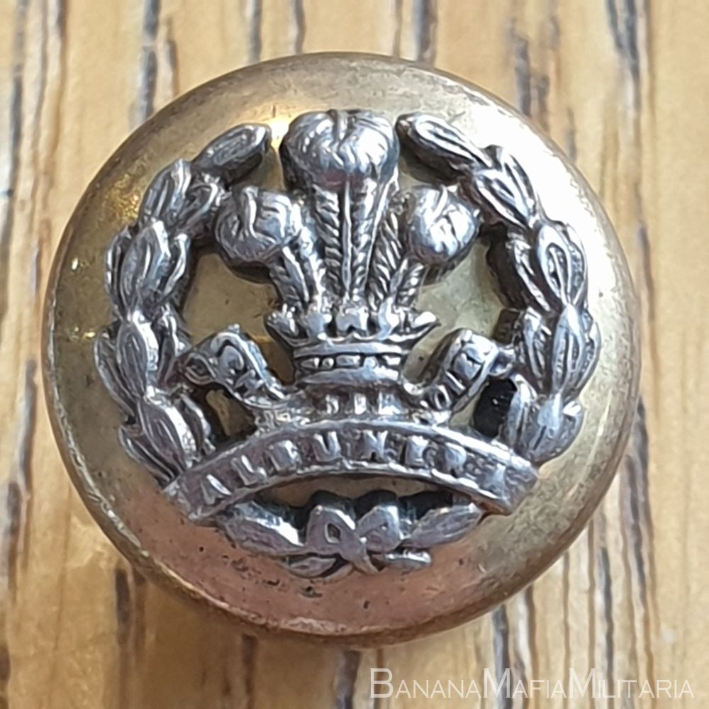 British Middlesex Regiment - Officers' 13.5mm Mounted Dome Silver-plate and gilt uniform button