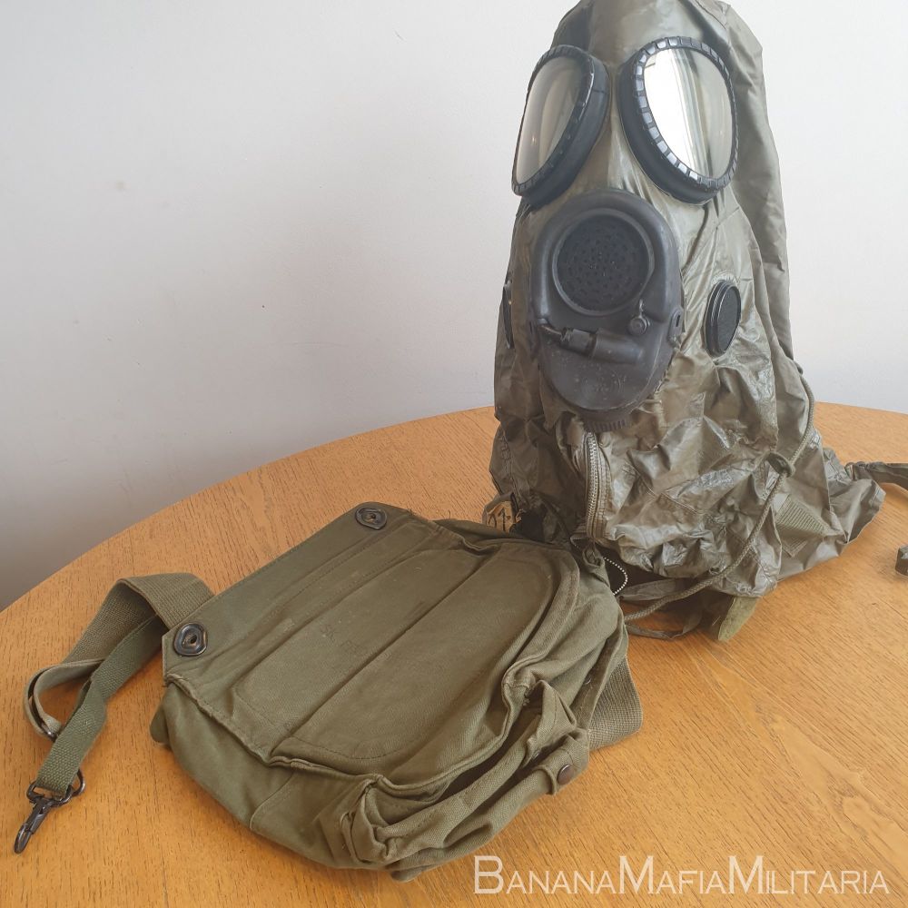 U.S. M17 chemical hood Gas Mask with Bag