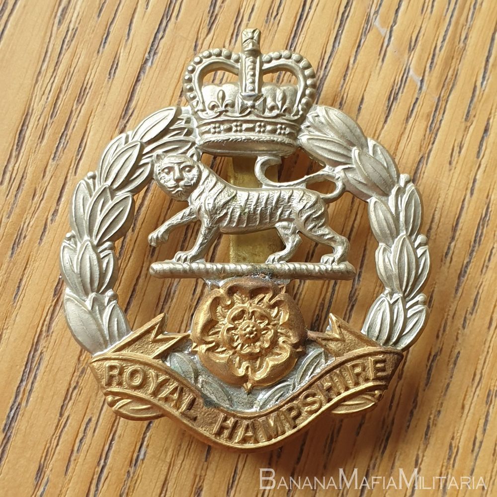 Royal Hampshire Regiment Bi-metal army cap badge Gaunt
