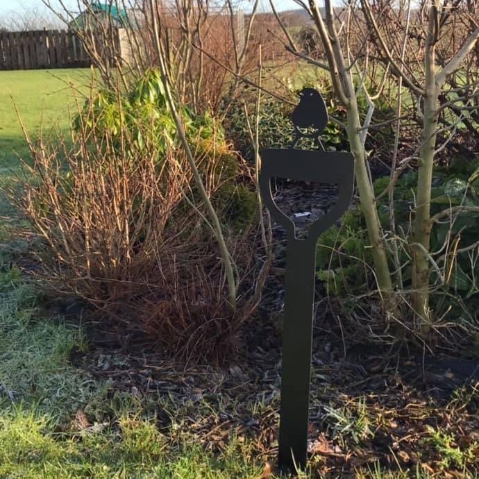 Metal Robin on Garden Spade