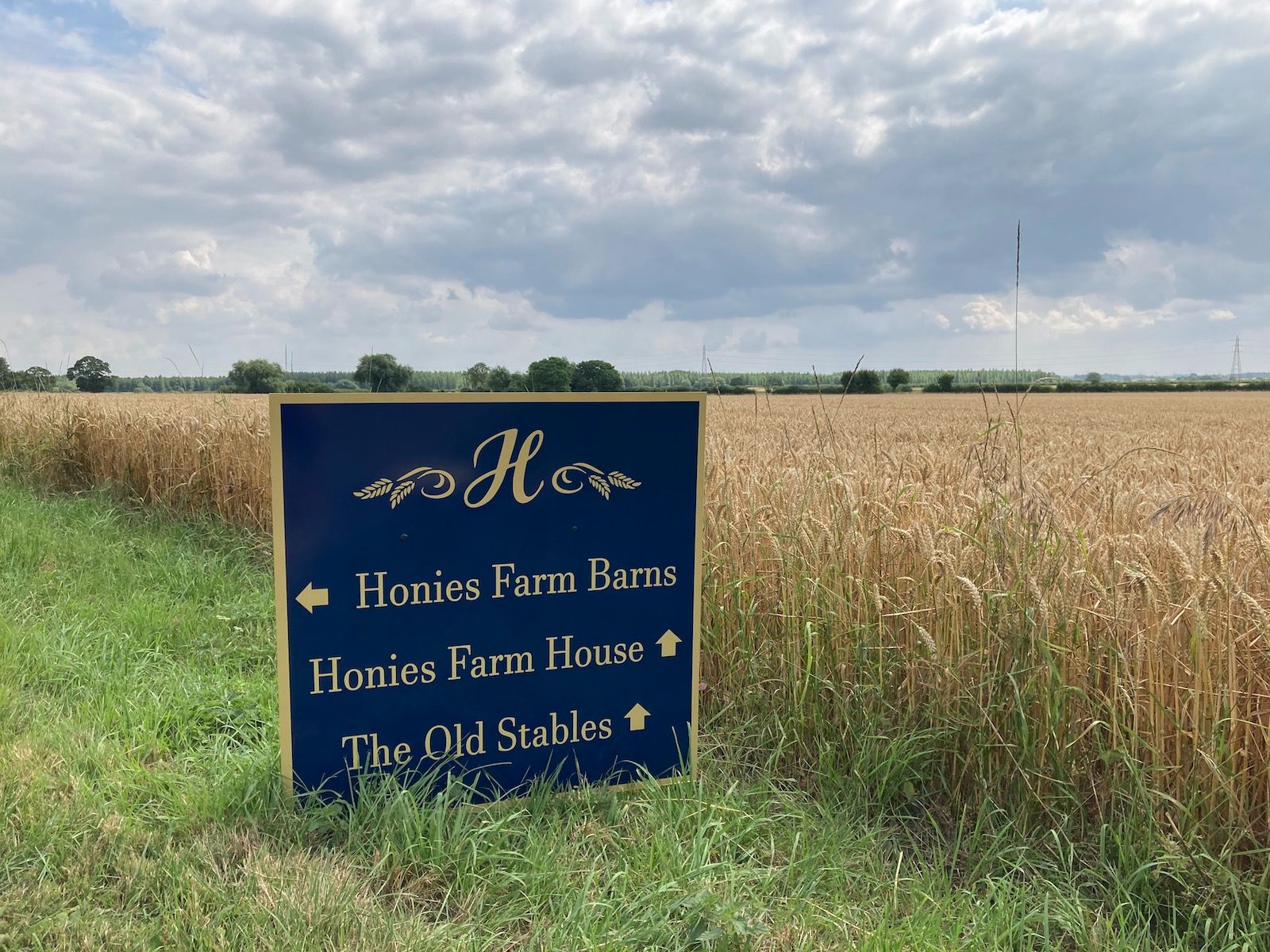 Honies Farm Barns Sign