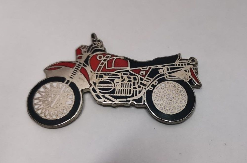 R80/100GS lapel pin badge (0056)..