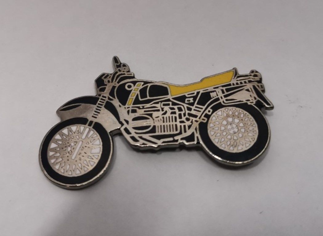 R80/100GS lapel pin badge (0058)..