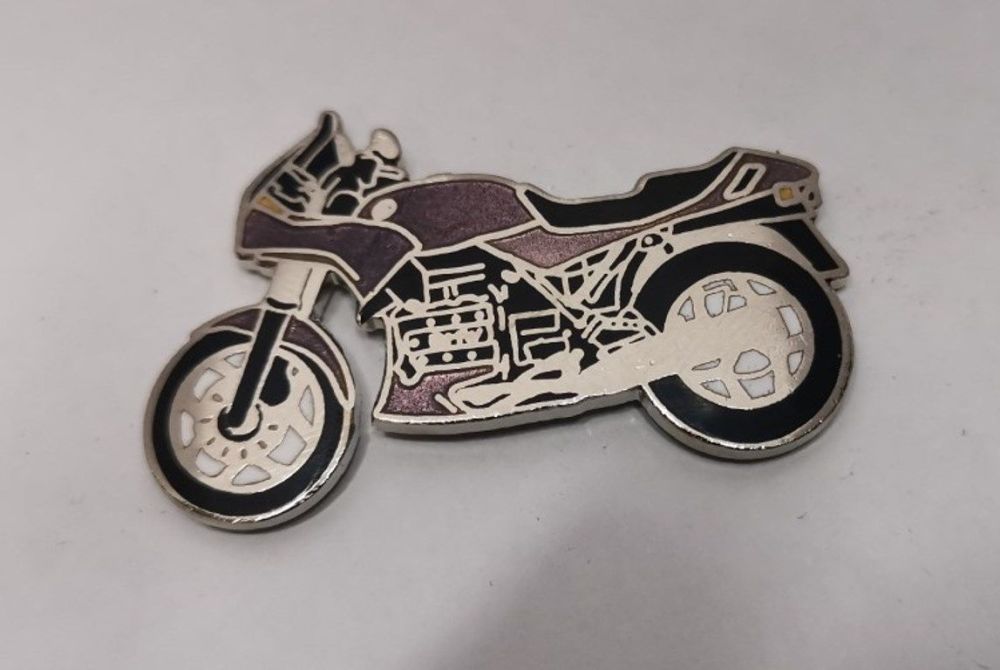 K75 lapel pin badge (0137)..