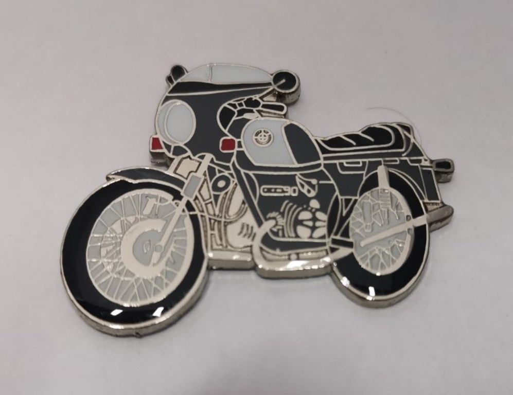 R90S lapel pin badge (0244)..