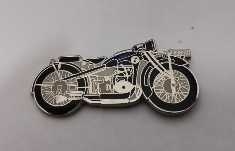 R16 Sport lapel pin badge (0260)..