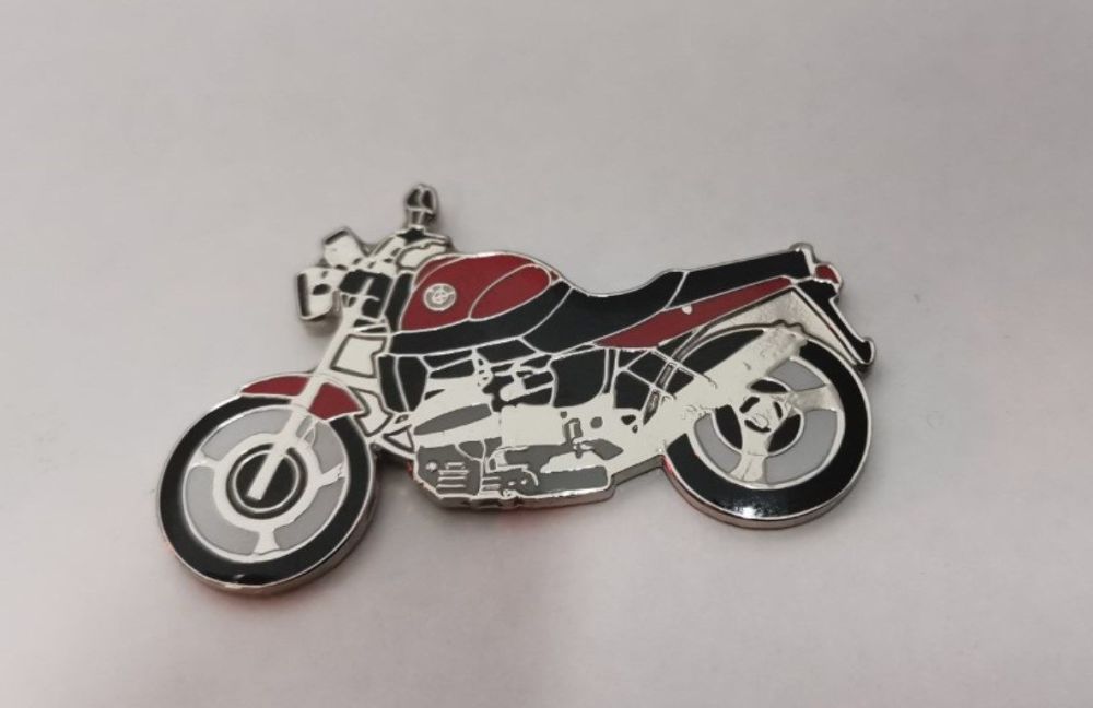 R Roadster lapel pin badge (0510)..