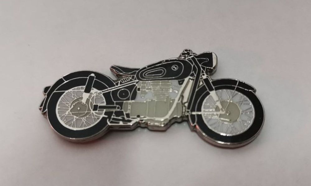 R26 lapel pin badge ((0584)..