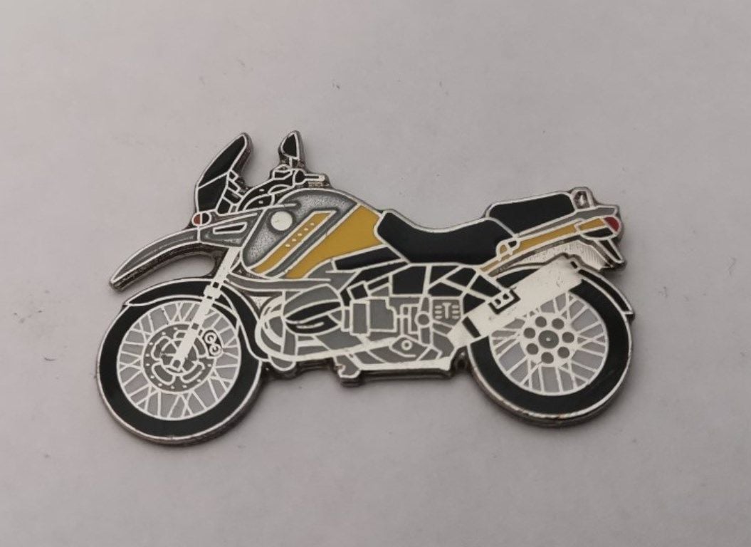 R80GS lapel pin badge (0834)..