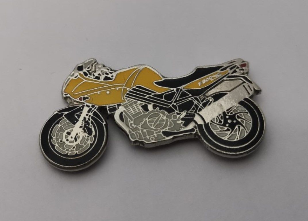 F800ST lapel pin badge (1016)..