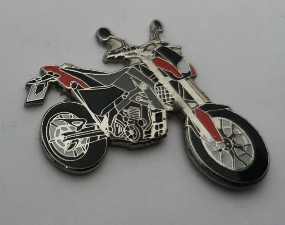 G650X lapel pin badge (1044)..