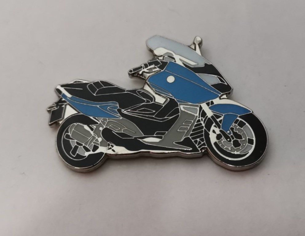 C600 lapel pin badge (1145)..