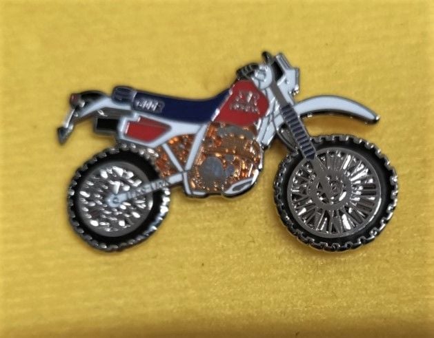 XR600R Cross lapel pin badge (0119)