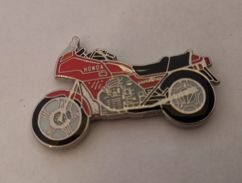 GL500 Silverwing lapel pin badge (0537)