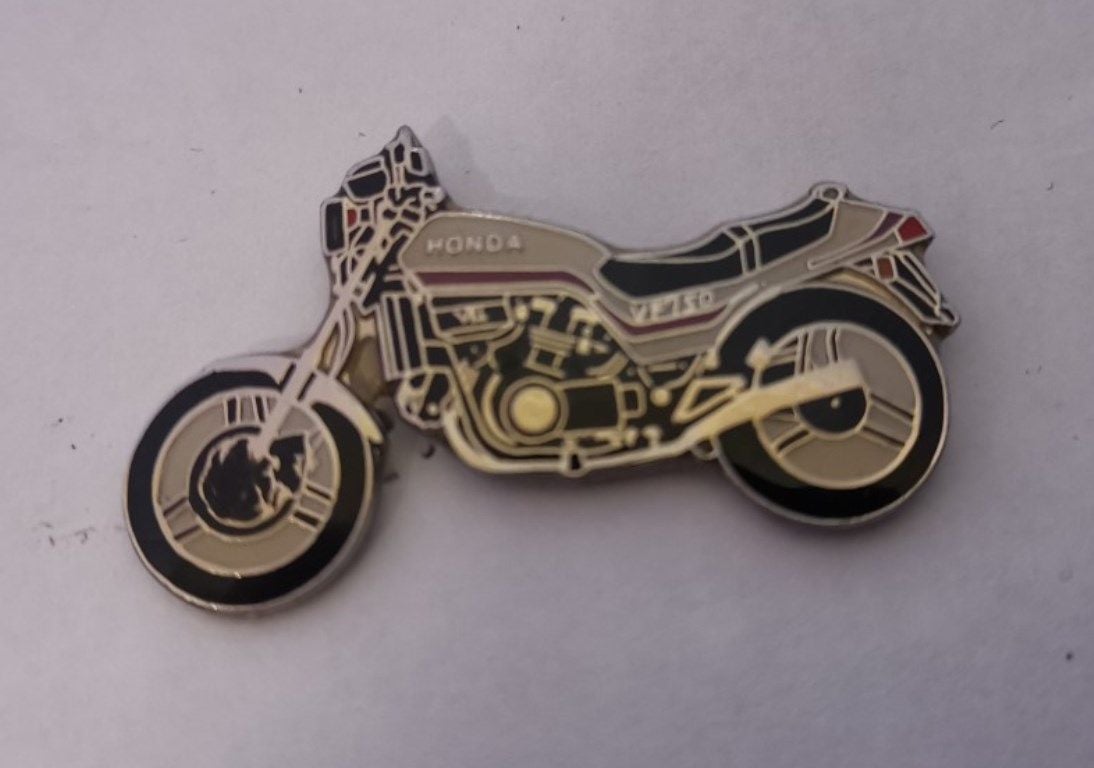 VF750S lapel pin badge (0540)