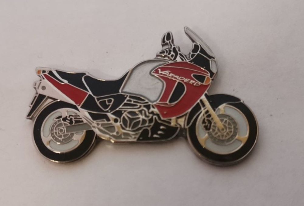 XL1000V Varadero lapel pin badge (0777)