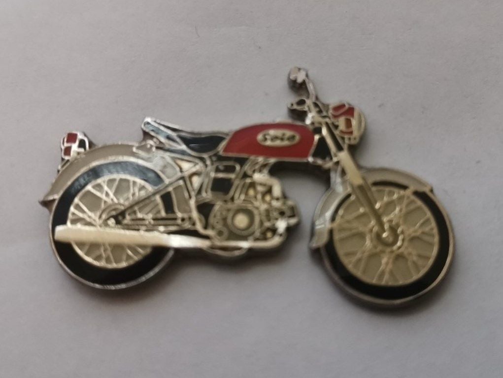 Solo Motorcycle lapel pin badge (0884)