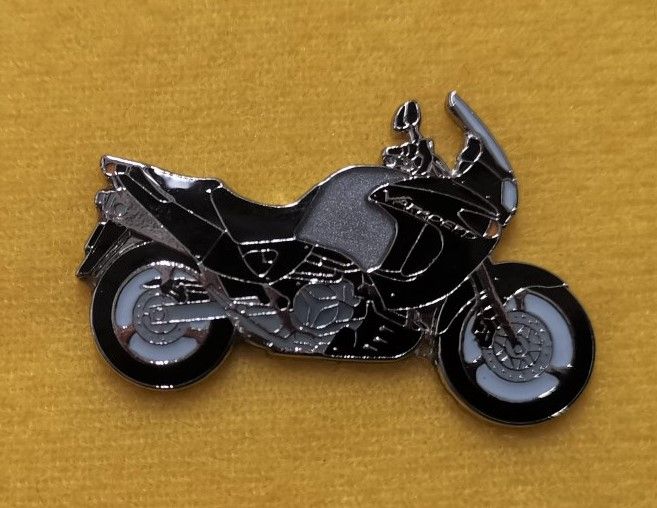 XL1000V Varadero lapel pin badge (0840)