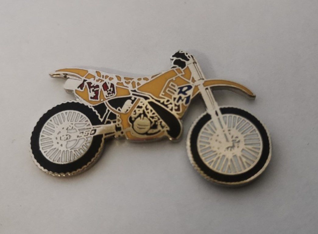 RM250 lapel pin badge (0097)..