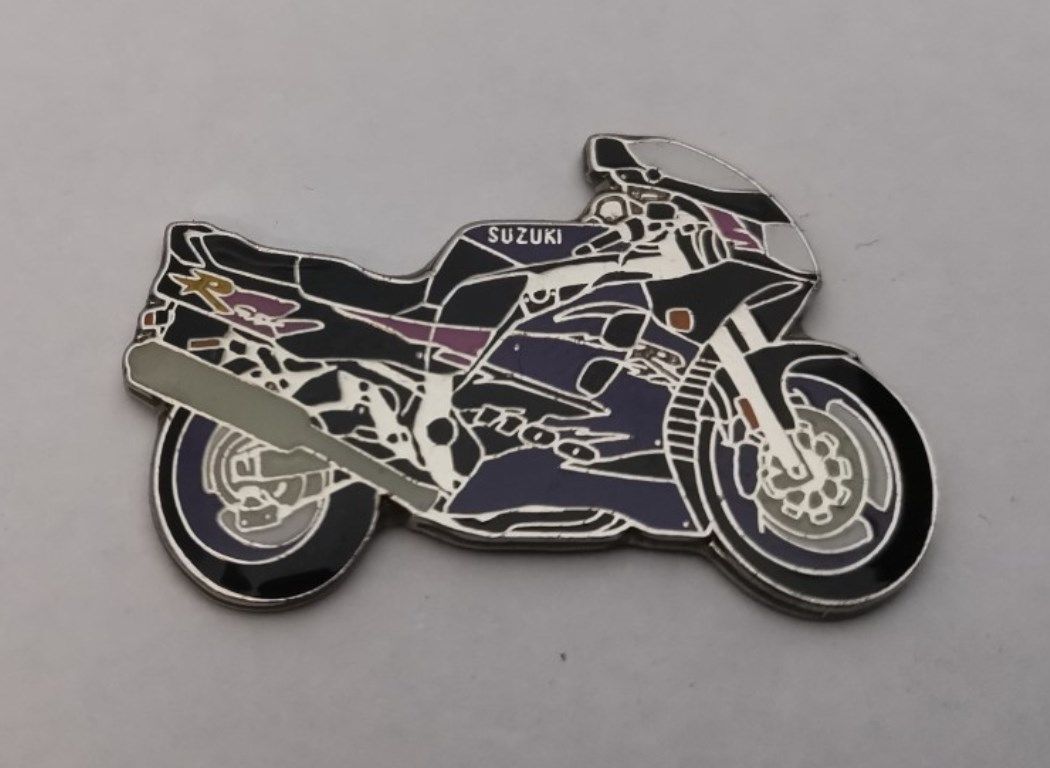 GSXR1100 lapel pin badge (0547)..
