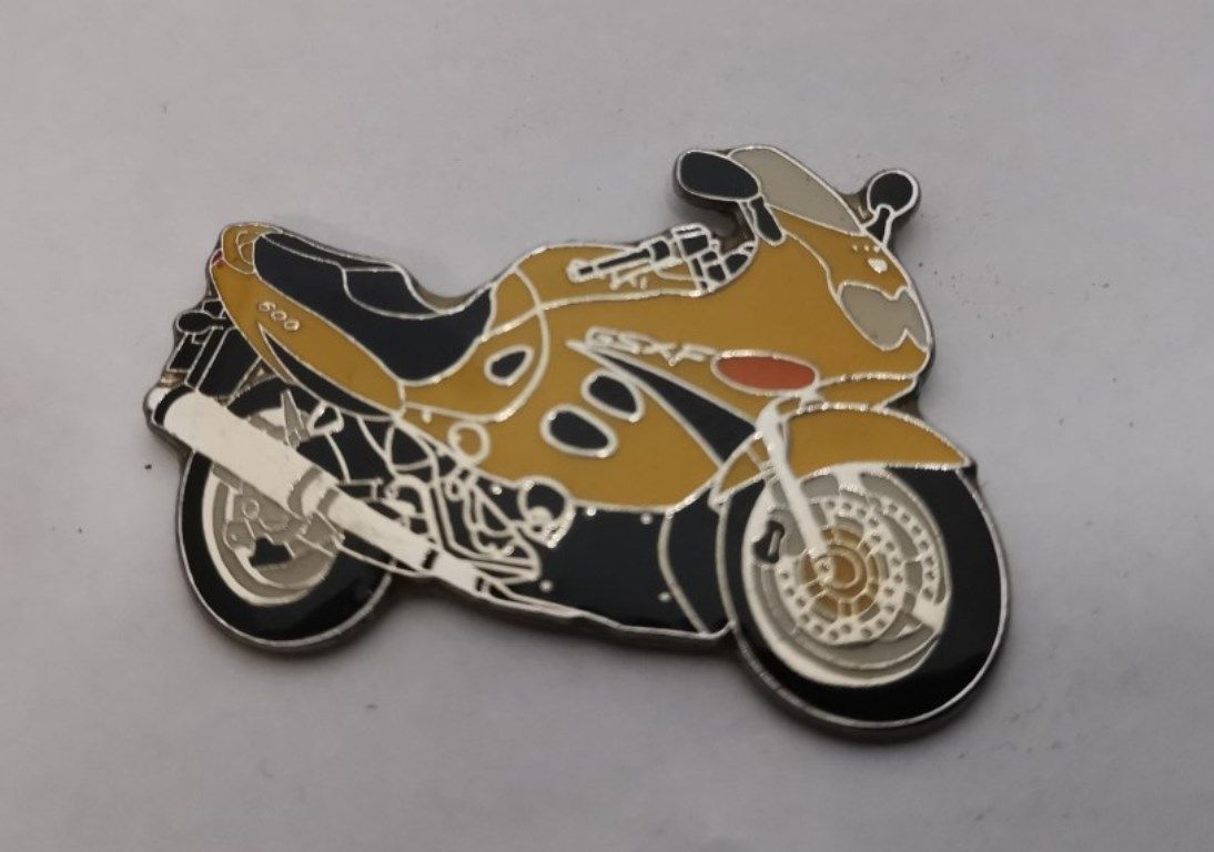 GSX600F lapel pin badge (0861)..