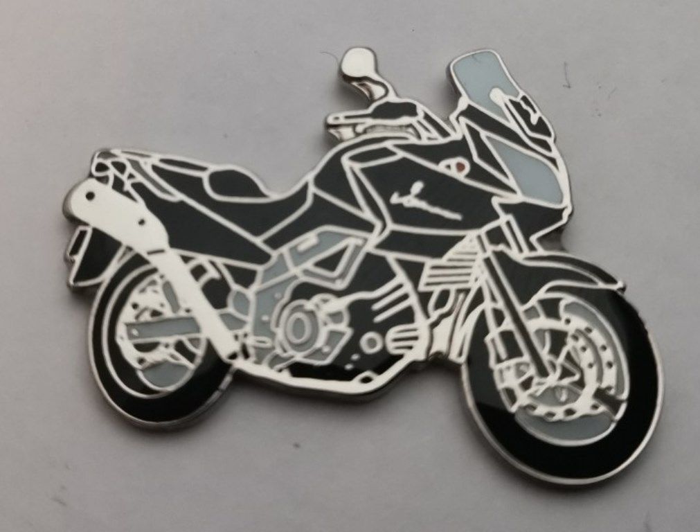 V Strom 650 lapel pin badge (0962)..