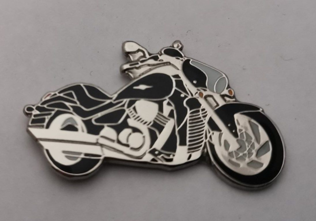 M1800R lapel pin badge (1048)..