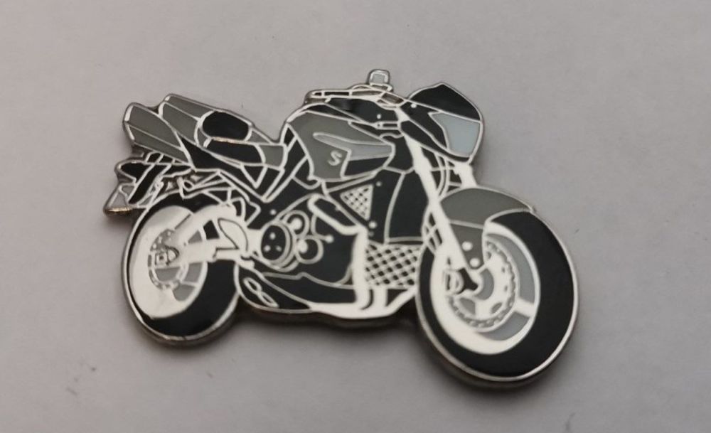 B King lapel pin badge (1049)..