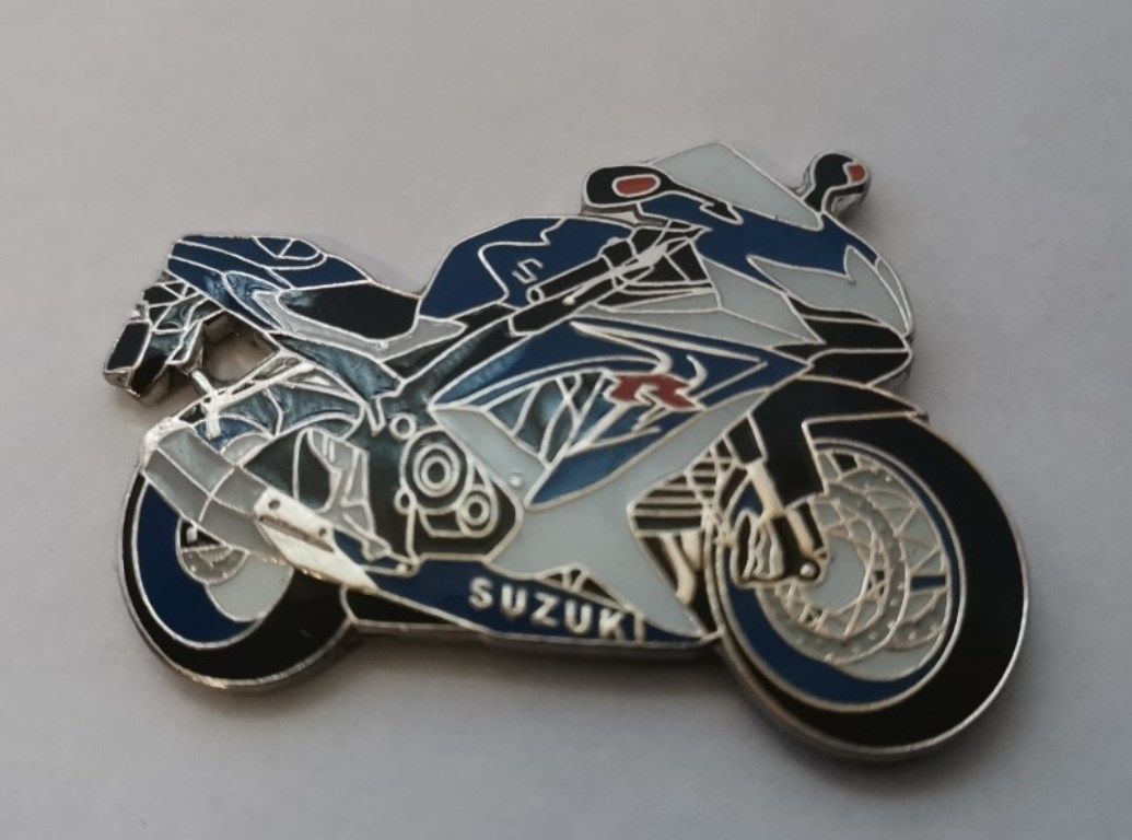 GSXR750 lapel pin badge (1081)..