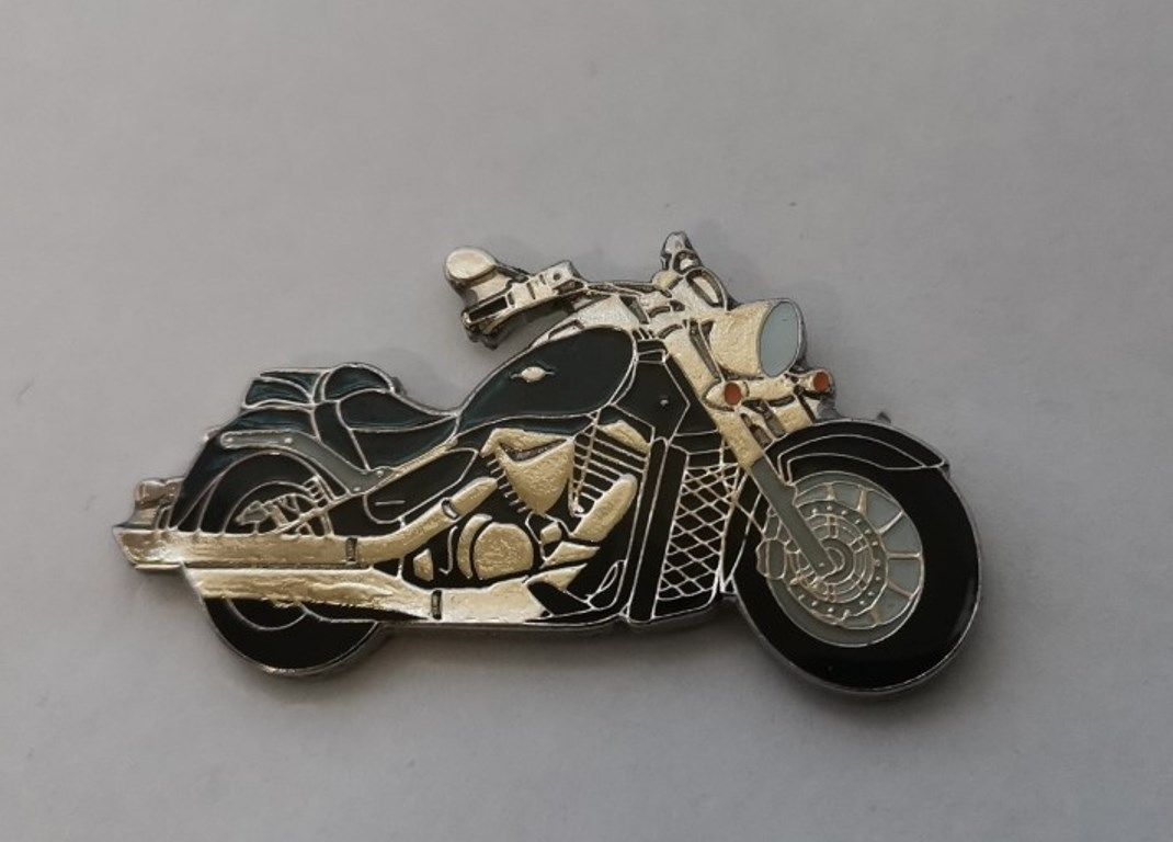 C1800 lapel pin badge (1122)..