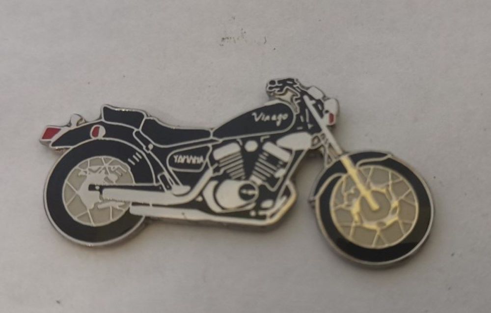 Virago XV250 lapel pin badge (0368)..