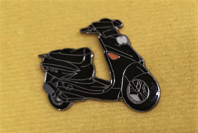 Breeze lapel pin badge (0451)..