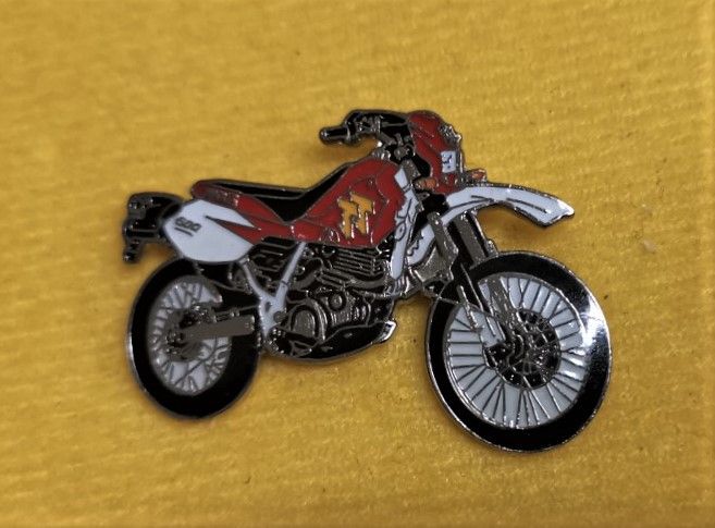 TT600E lapel pin badge (0578)..