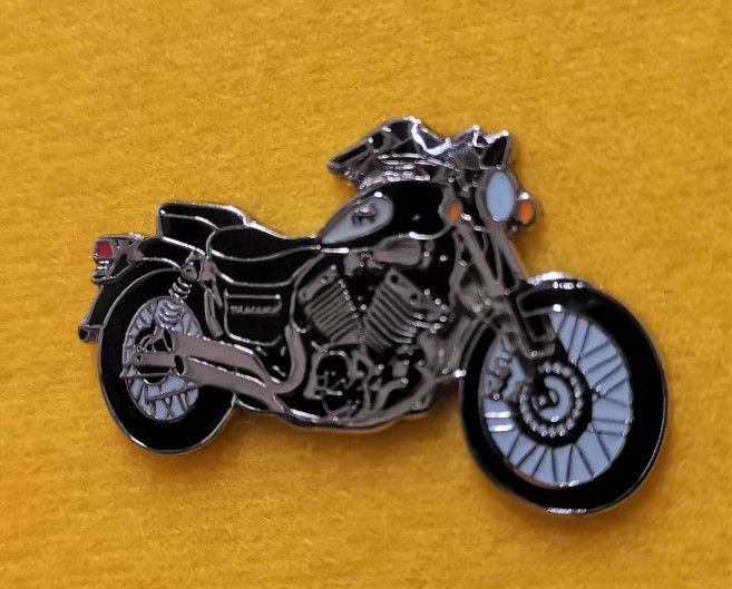 XV535S lapel pin badge (0446)..