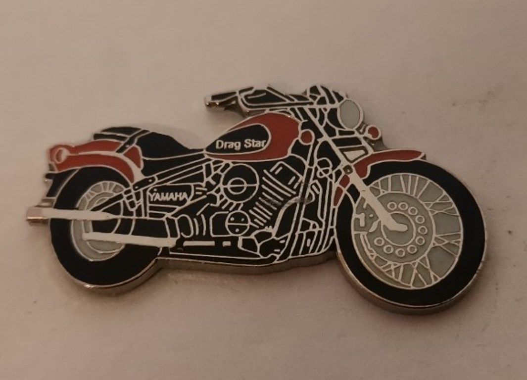 Dragstar XVS 650 lapel pin badge (0641)..