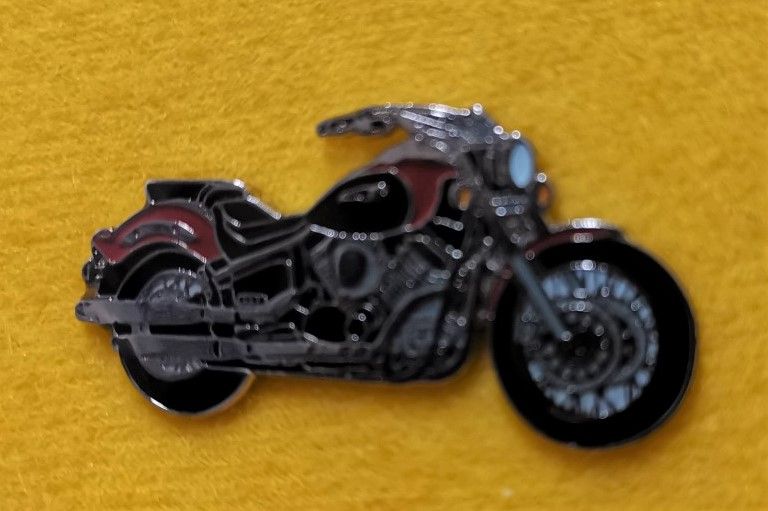 Dragstar XVS1100 lapel pin badge (0743)..