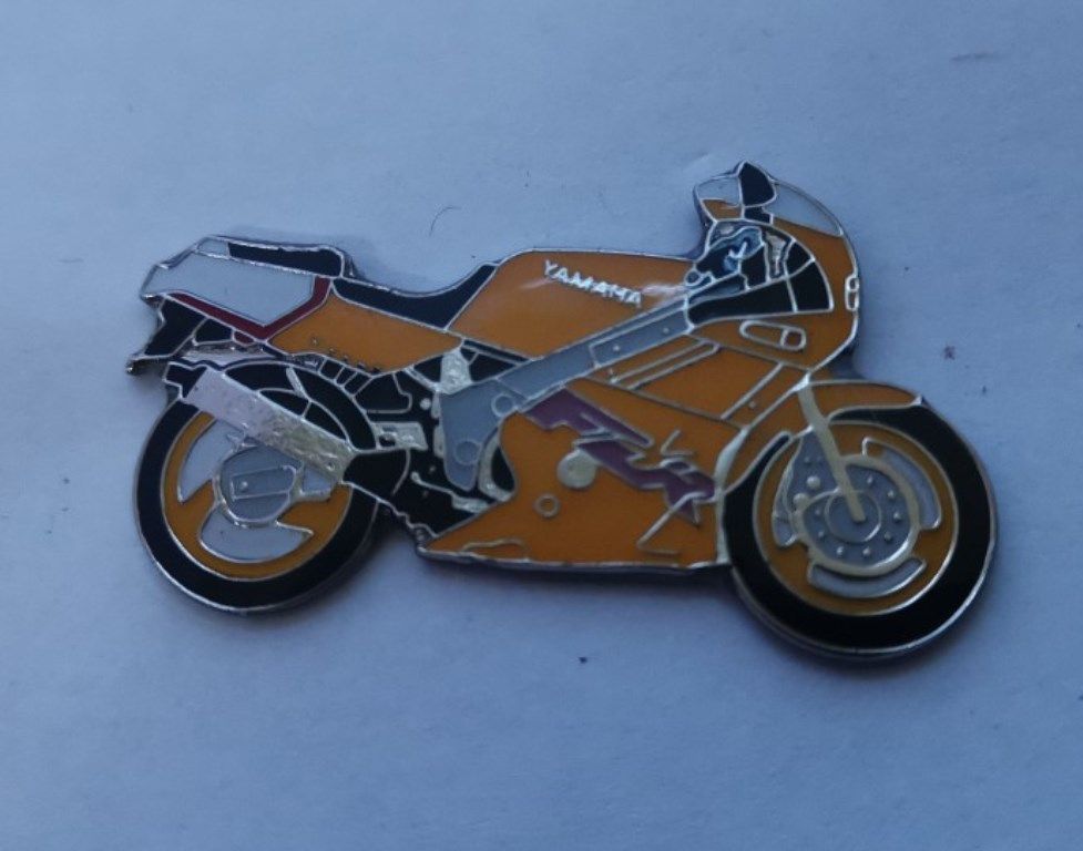 FZR600 lapel pin badge (0550)..