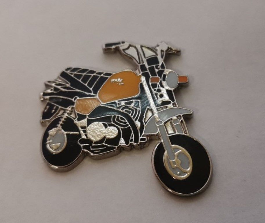 QA50 Bird lapel pin badge (0480)..