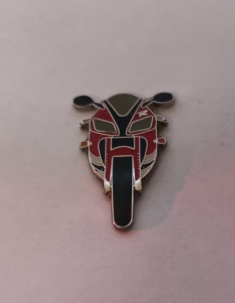 R1 lapel pin badge (0748)..