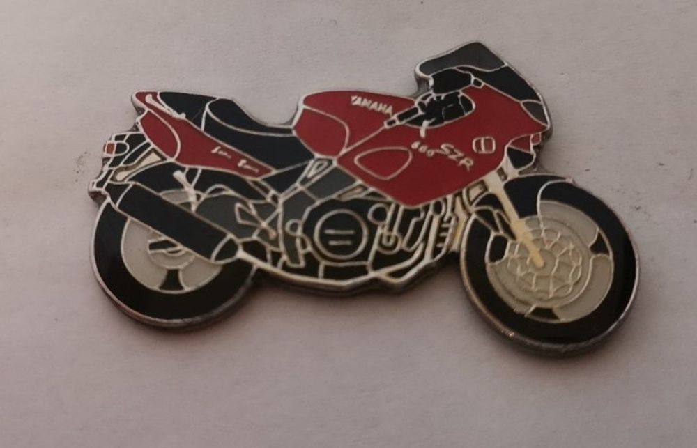 SZR660 lapel pin badge (0645)..