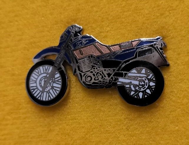 XT600 lapel pin badge (0031)..