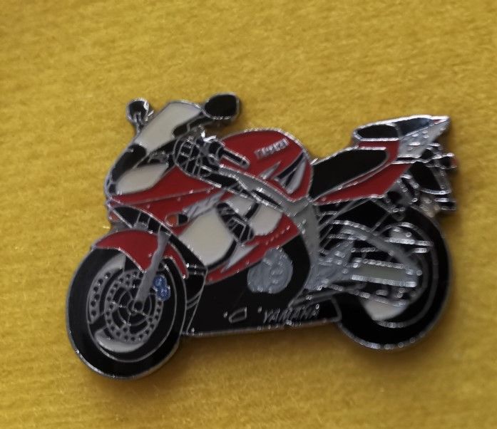 YZF R6 lapel pin badge (0859)..