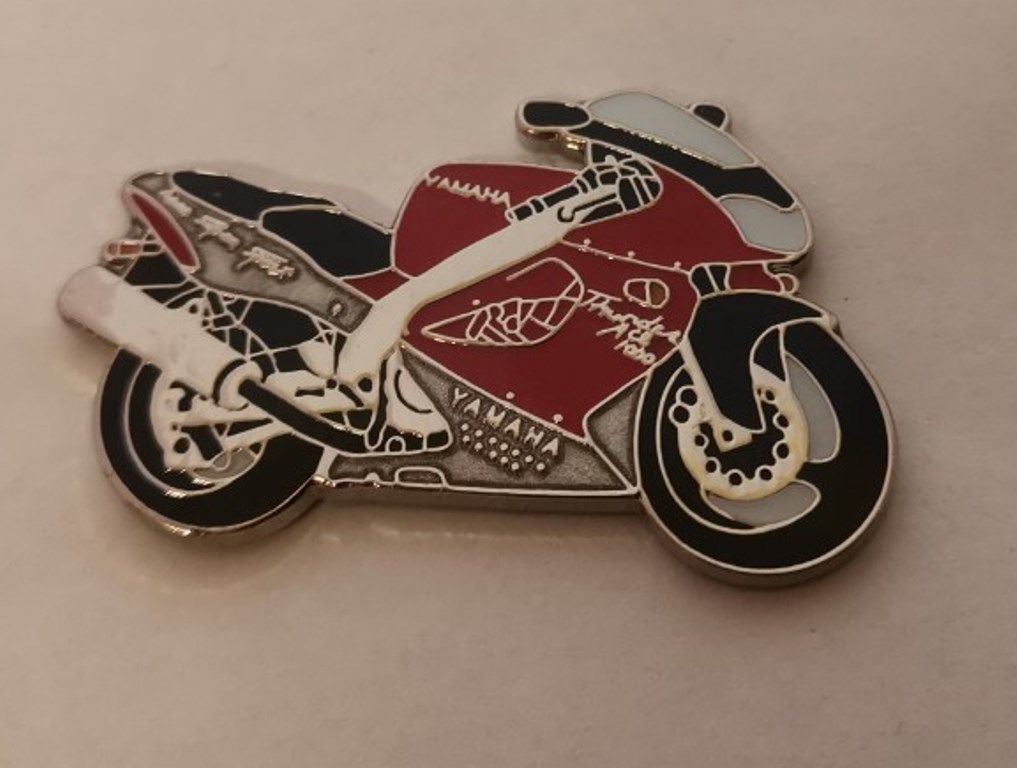YZF1000R lapel pin badge (0574)..