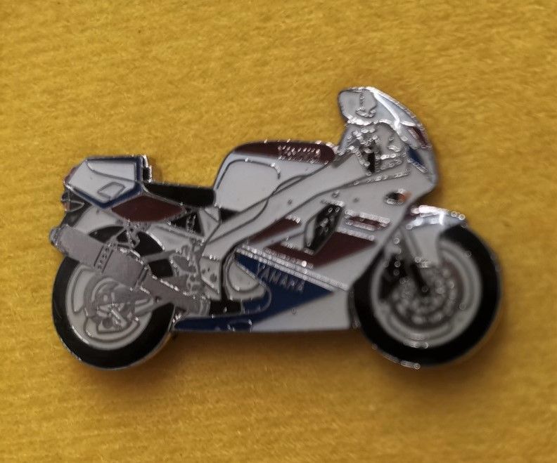 YZF750 lapel pin badge (0257)..