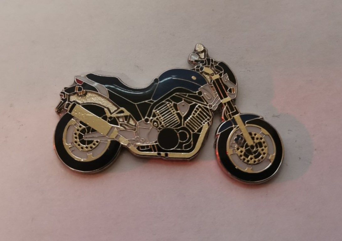BT1100 Bulldog lapel pin badge (0870)..